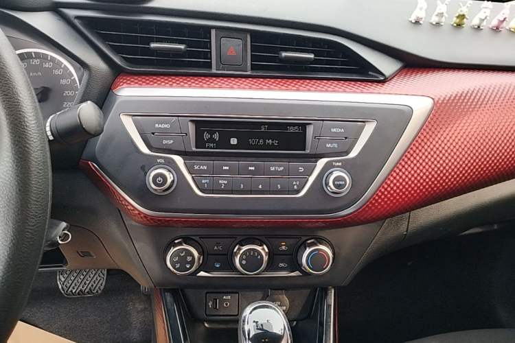 Used Nissan Lannia 2016 1.6L CVT Cool Edition Audio And AC Panel