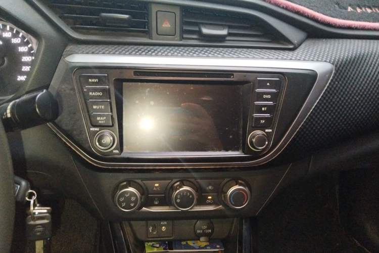 Used Nissan Lannia 2016 1.6L Manual Fashion Edition Audio And AC Panel