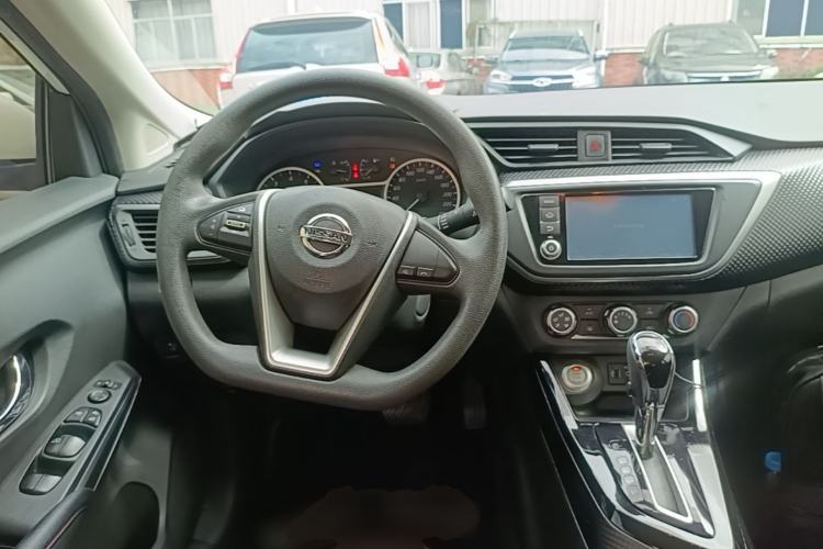 Used Nissan Lannia 2016 1.6L CVT Smart Cool Edition Center Console
