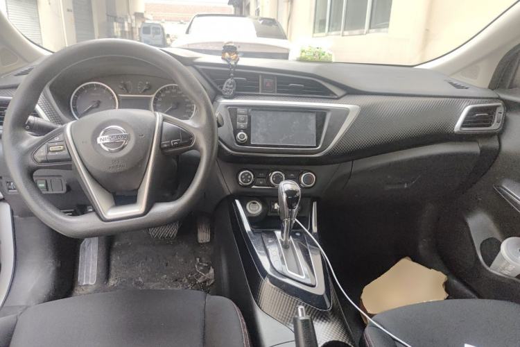 Used Nissan Lannia 2016 1.6L CVT Smart Edition Center Console