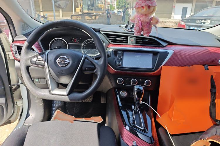 Used Nissan Lannia 2016 1.6L CVT Smart Cool Edition Center Console