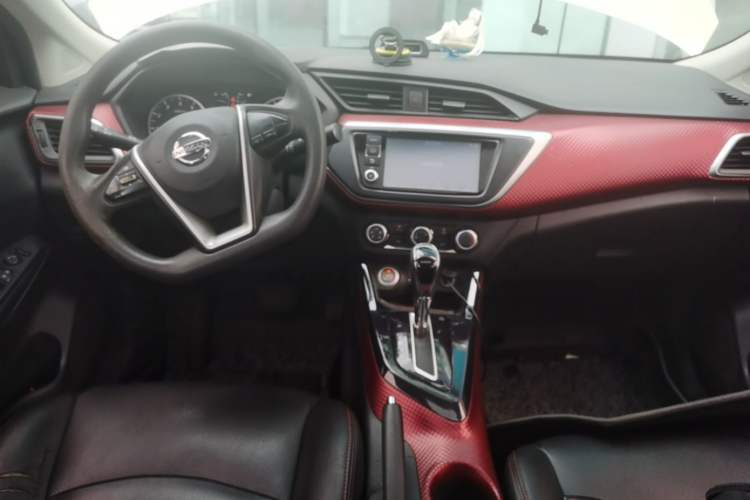 Used Nissan Lannia 2016 1.6L CVT Smart Edition Center Console