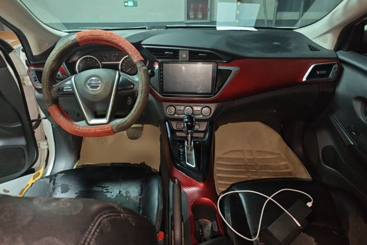 Used Nissan Lannia 2016 1.6L CVT Cool Edition Center Console