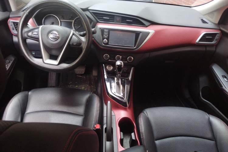 Used Nissan Lannia 2016 1.6L CVT Smart Cool Edition Center Console
