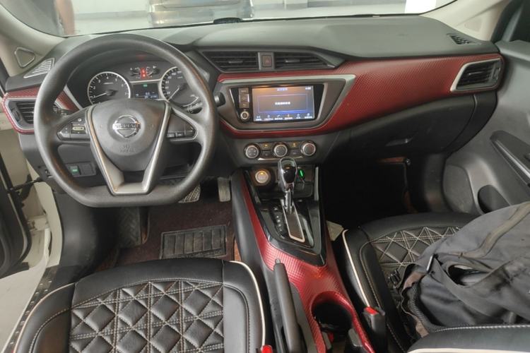 Used Nissan Lannia 2016 1.6L CVT Smart Cool Edition Center Console