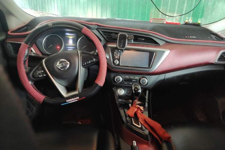 Used Nissan Lannia 2016 1.6L CVT High-Energy Version Center Console