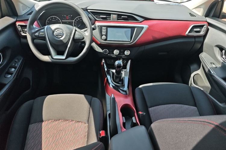 Used Nissan Lannia 2016 1.6L Manual Cool Edition Center Console