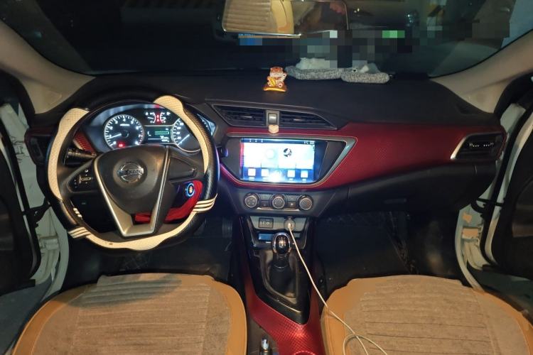 Used Nissan Lannia 2016 1.6L Manual Cool Edition Center Console