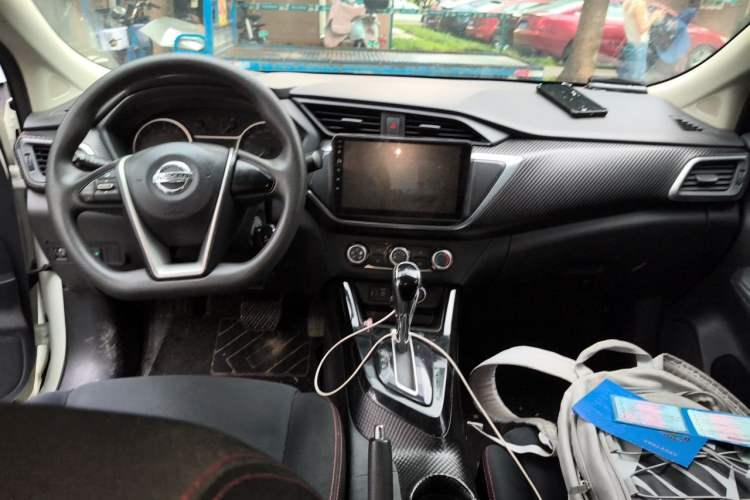 Used Nissan Lannia 2016 1.6L CVT Cool Edition Center Console
