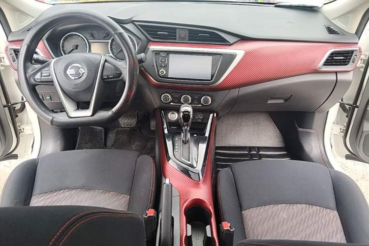 Used Nissan Lannia 2016 1.6L CVT Smart Cool Edition Center Console