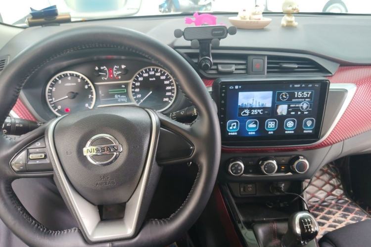 Used Nissan Lannia 2016 1.6L Manual Cool Edition Center Console