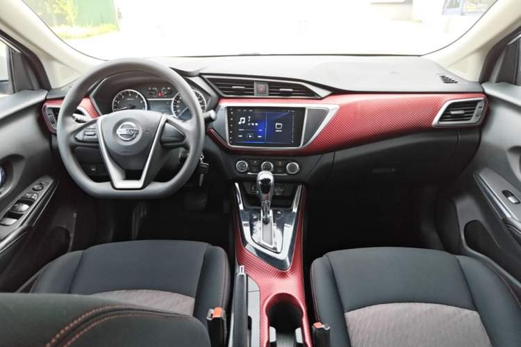 Used Nissan Lannia 2016 1.6L CVT Cool Edition Center Console