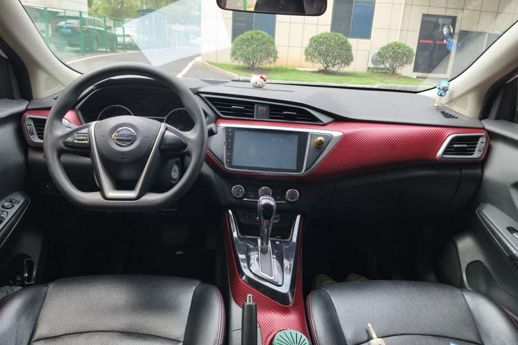 Used Nissan Lannia 2016 1.6L CVT Cool Edition Center Console