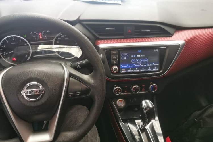 Used Nissan Lannia 2016 1.6L CVT Smart Cool Edition Center Console