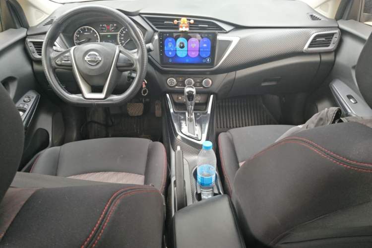 Used Nissan Lannia 2016 1.6L CVT Cool Edition Center Console