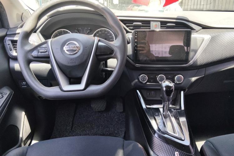 Used Nissan Lannia 2016 1.6L CVT Cool Edition Center Console
