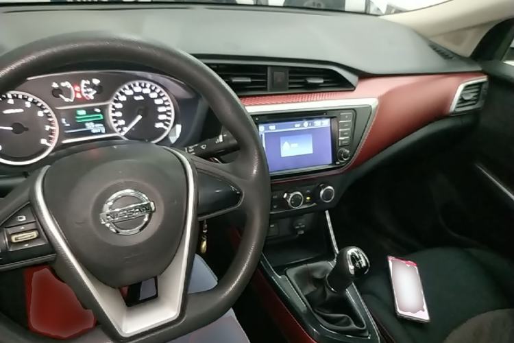 Used Nissan Lannia 2016 1.6L Manual Cool Edition Center Console