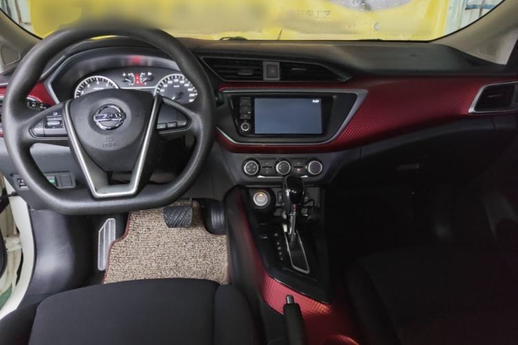 Used Nissan Lannia 2016 1.6L CVT Smart Cool Edition Center Console