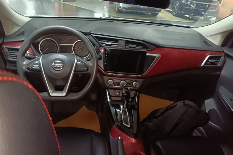 Used Nissan Lannia 2016 1.6L CVT Cool Edition Center Console