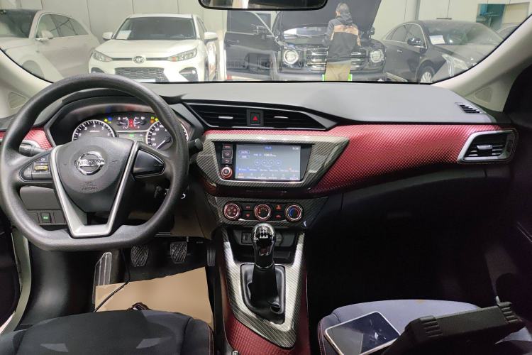 Used Nissan Lannia 2016 1.6L Manual Cool Edition Center Console