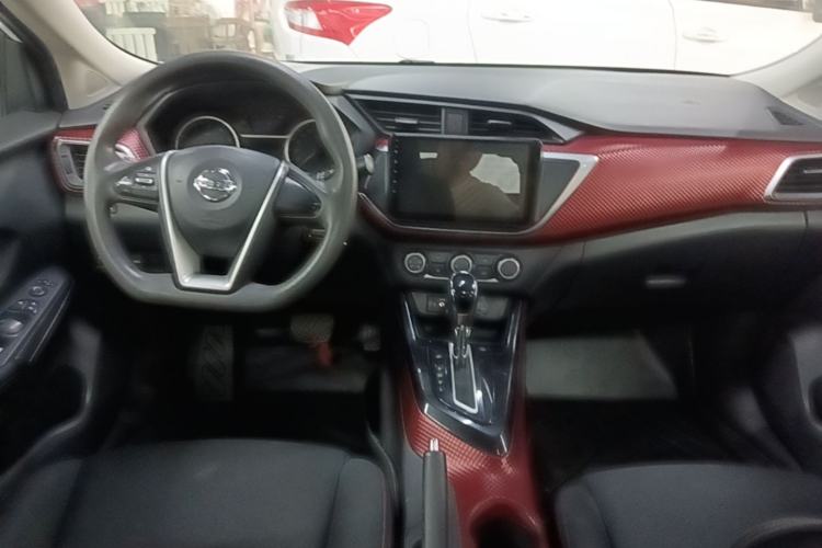 Used Nissan Lannia 2016 1.6L CVT Cool Edition Center Console