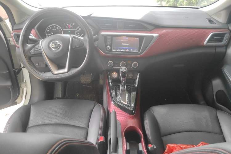 Used Nissan Lannia 2016 1.6L CVT Smart Cool Edition Center Console
