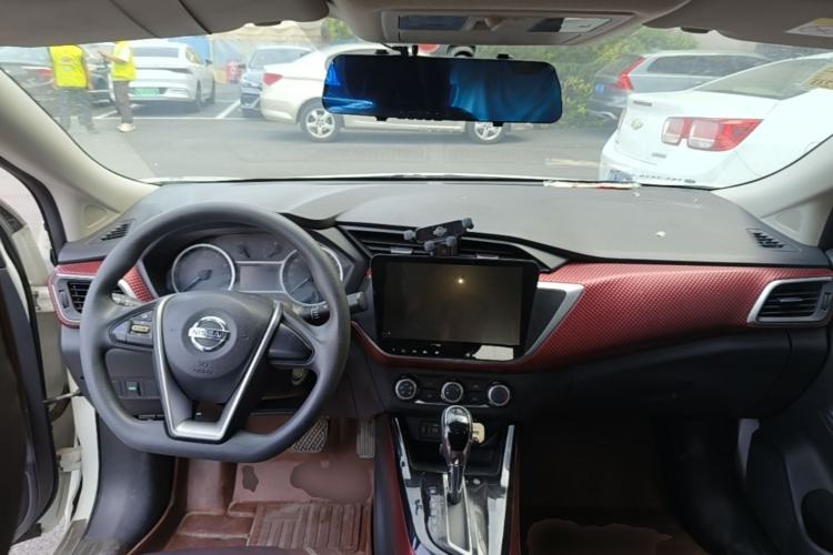 Used Nissan Lannia 2016 1.6L CVT Cool Edition Center Console