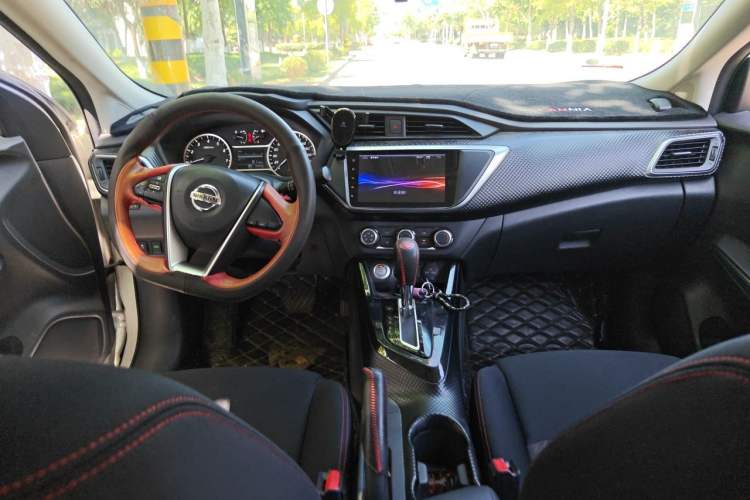 Used Nissan Lannia 2016 1.6L CVT Smart Edition Center Console
