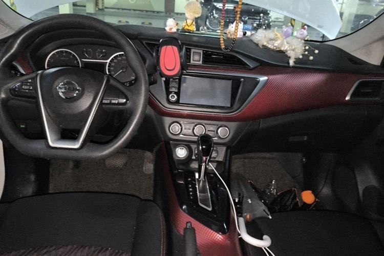 Used Nissan Lannia 2016 1.6L CVT Smart Cool Edition Center Console