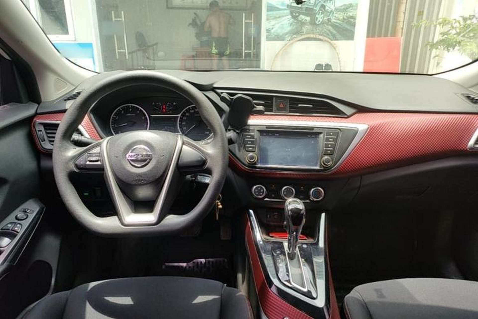 Used Nissan Lannia 2016 1.6L CVT Cool Edition Center Console