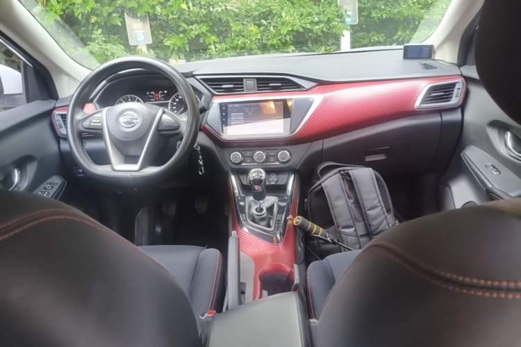 Used Nissan Lannia 2016 1.6L Manual Cool Edition Center Console