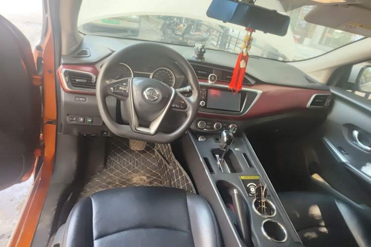 Used Nissan Lannia 2016 1.6L CVT Smart Cool Edition Center Console