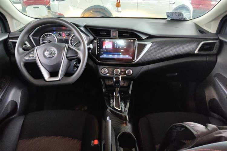 Used Nissan Lannia 2016 1.6L CVT Cool Edition Center Console