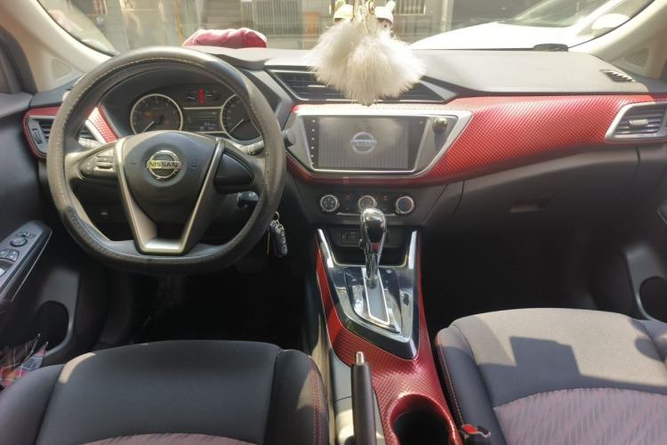 Used Nissan Lannia 2016 1.6L CVT Cool Edition Center Console