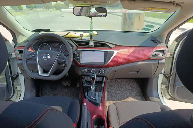 Used Nissan Lannia 2016 1.6L CVT Cool Edition Center Console
