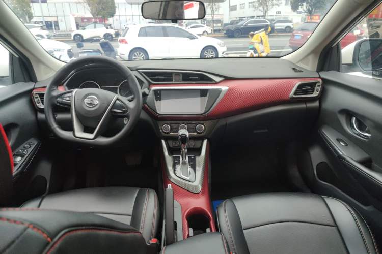 Used Nissan Lannia 2016 1.6L CVT Cool Edition Center Console