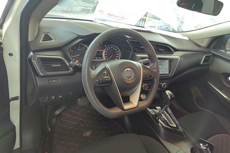 Used Nissan Lannia 2016 1.6L CVT Smart Edition Center Console