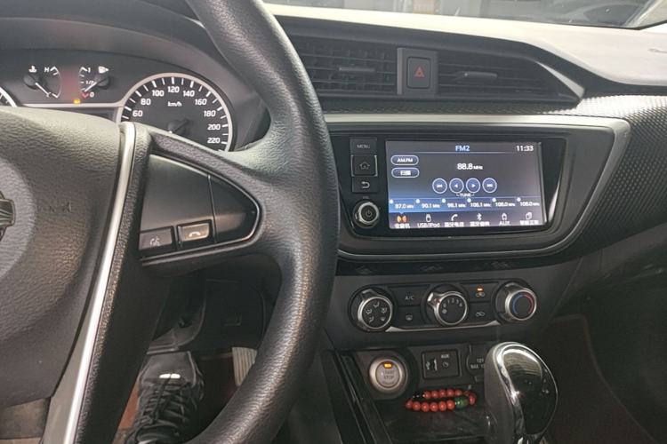 Used Nissan Lannia 2016 1.6L CVT Smart Cool Edition Center Console