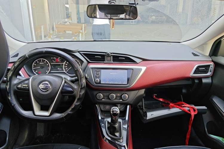 Used Nissan Lannia 2016 1.6L Manual Cool Edition Center Console