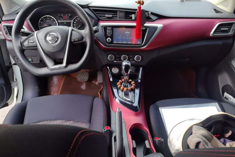 Used Nissan Lannia 2016 1.6L CVT Smart Cool Edition Center Console