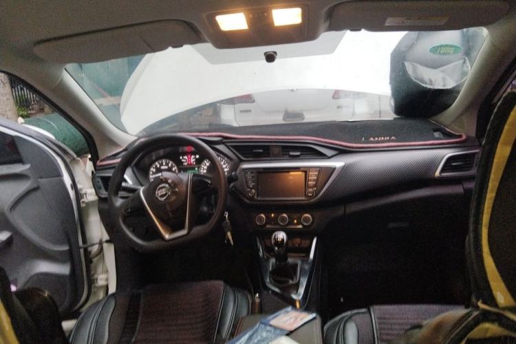 Used Nissan Lannia 2016 1.6L Manual Fashion Edition Center Console