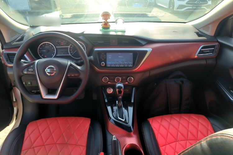 Used Nissan Lannia 2016 1.6L CVT Smart Cool Edition Center Console