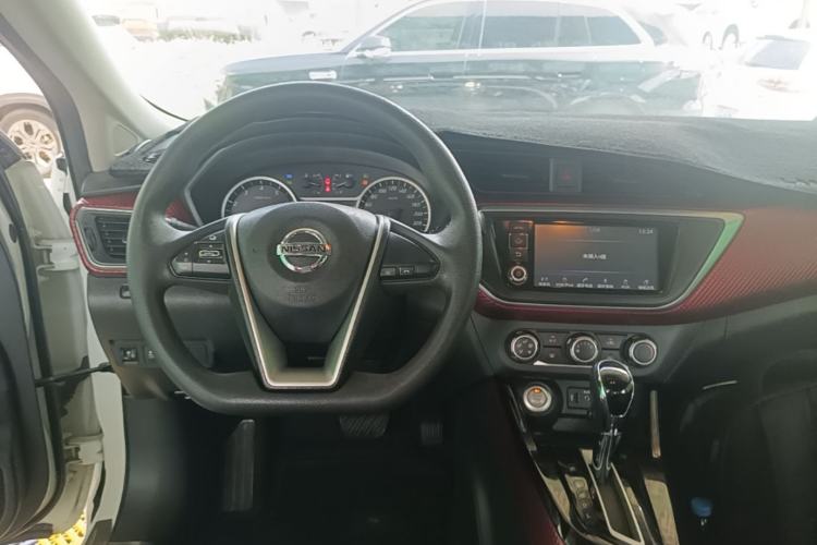 Used Nissan Lannia 2016 1.6L CVT Smart Cool Edition Center Console