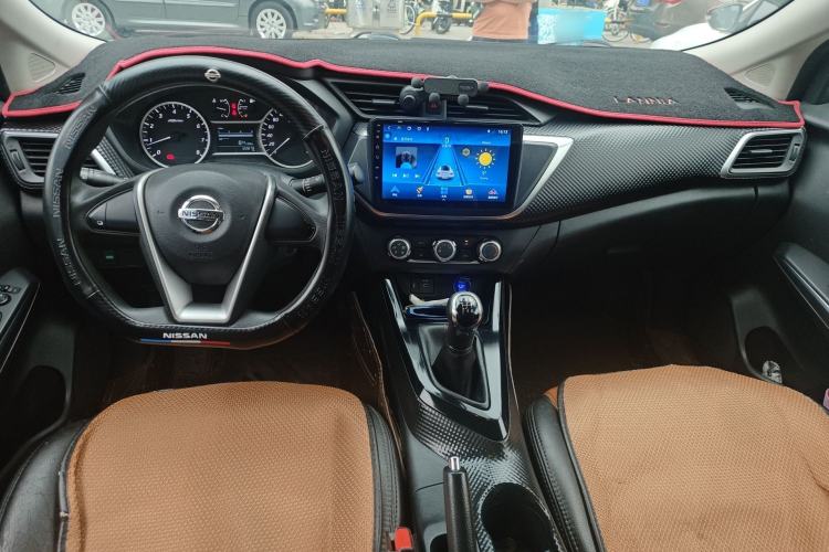 Used Nissan Lannia 2016 1.6L Manual Fashion Edition Center Console