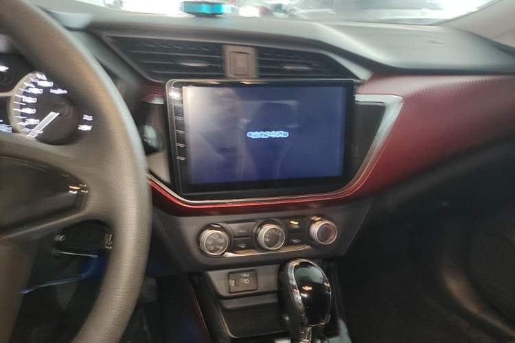 Used Nissan Lannia 2016 1.6L CVT Cool Edition Center Console