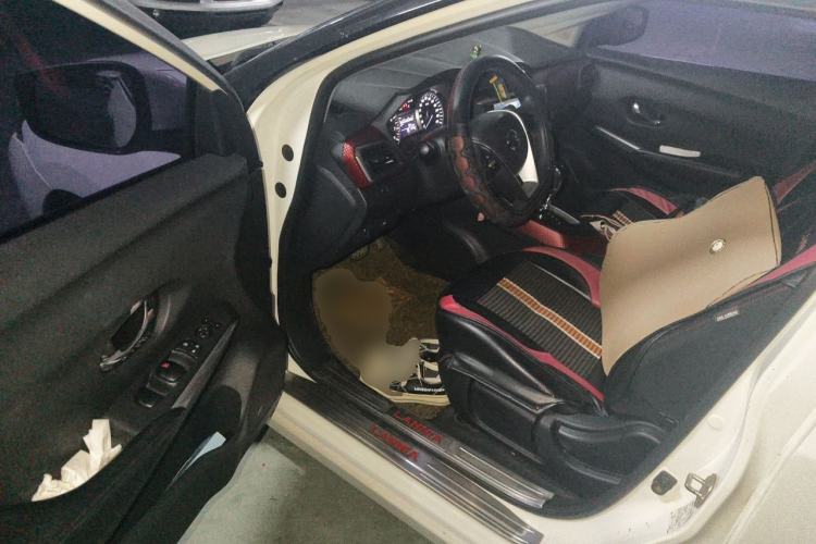 Used Nissan Lannia 2016 1.6L CVT Cool Edition Driver Seat
