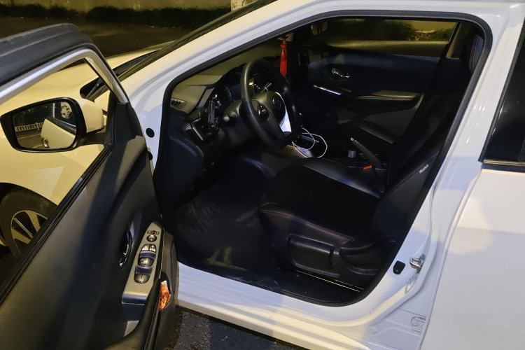 Used Nissan Lannia 2016 1.6L CVT Cool Edition Driver Seat