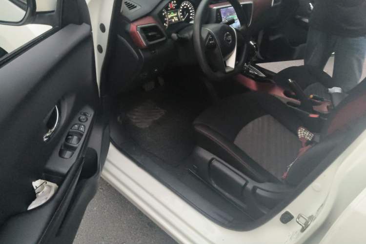 Used Nissan Lannia 2016 1.6L CVT Cool Edition Driver Seat