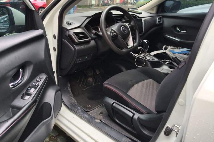 Used Nissan Lannia 2016 1.6L CVT Cool Edition Driver Seat