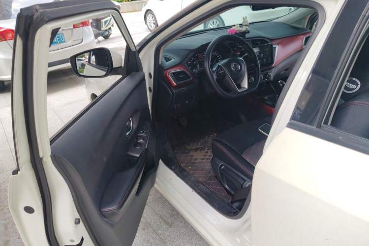 Used Nissan Lannia 2016 1.6L Manual Cool Edition Driver Seat